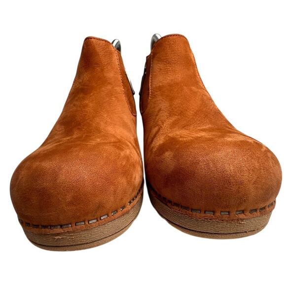 Dansko Women's Ankle Boots in Tan - Picture 14 of 15